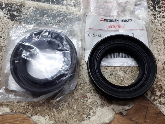 Seal As Roda Transmisi Asli Mitsubishi Lancer Dangan Evo 3 Galant V6