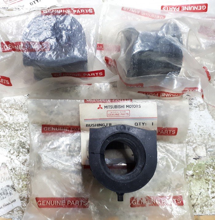 Karet Stabil Depan Asli Mitsubishi Lancer Cedia CS5 Cakram